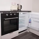 Guestready - Monochromatic Retreat